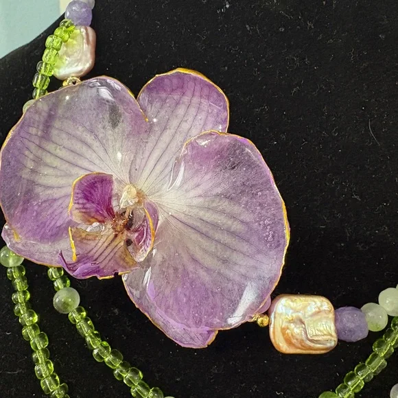 Elegant Purple Orchid Necklace - Picture 4 of 4